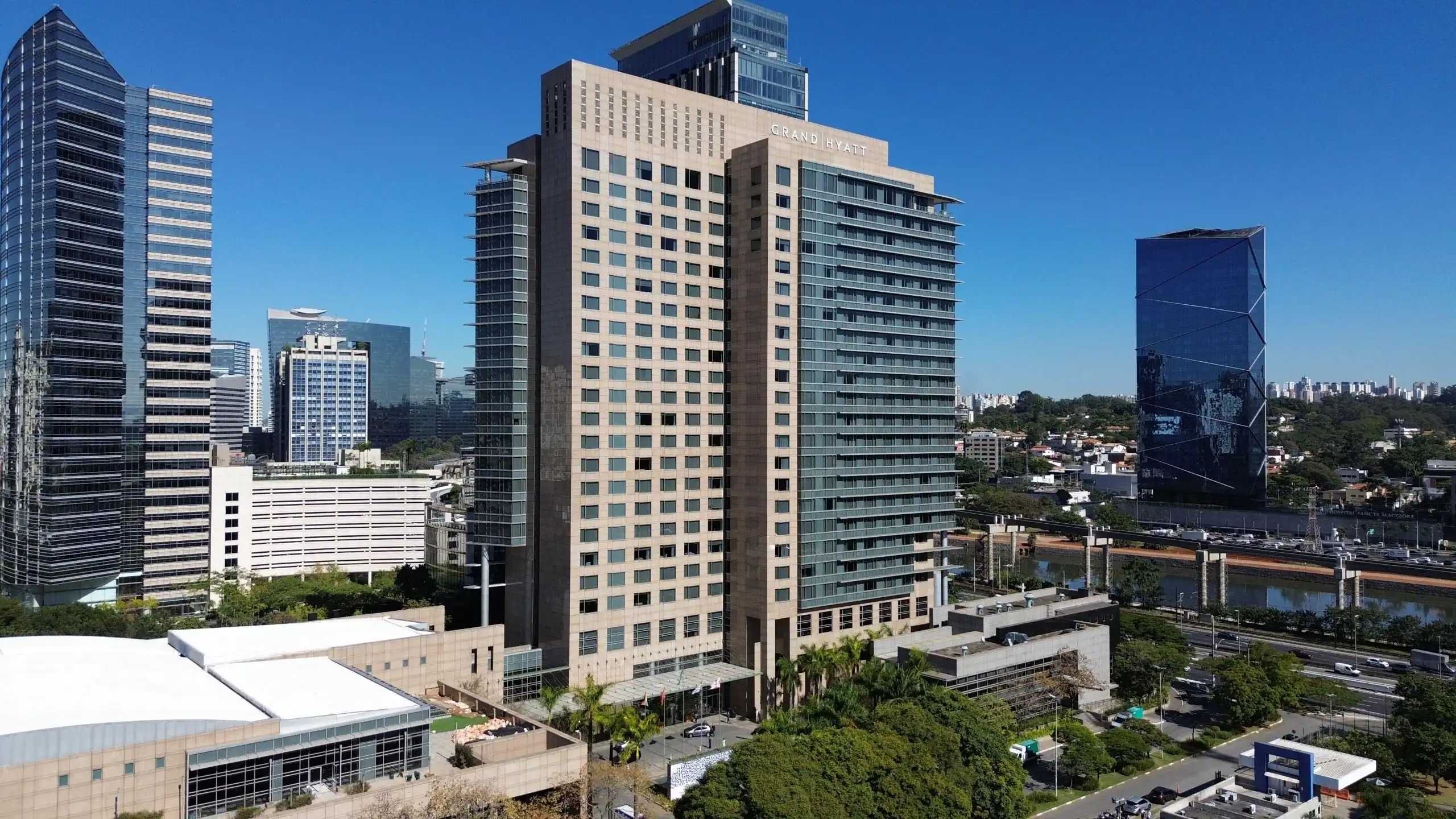 SAOGH-P2209-Hotel-Exterior-Daytime-Front-Angle.16x9